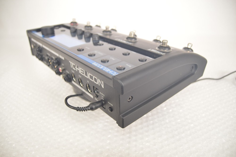 TC-Helicon VoiceLive 2 Vocal Multi-Effects Processor Pedal Effector W/ Manual