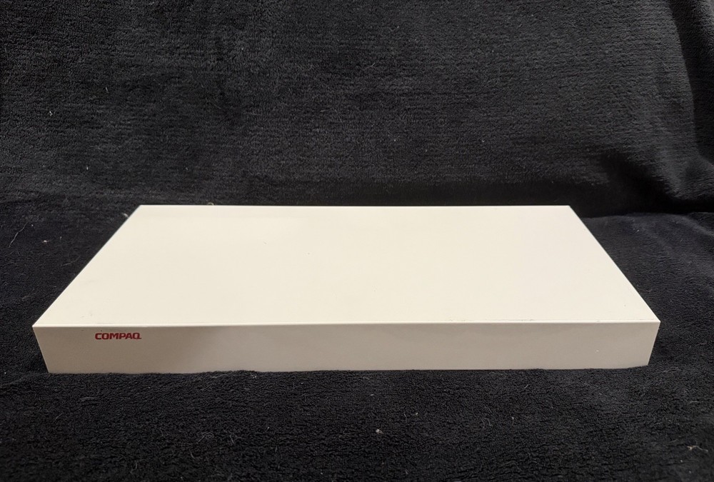 Compaq EO1004B Server Tower 8 Port KVM Console Switch Control Box__