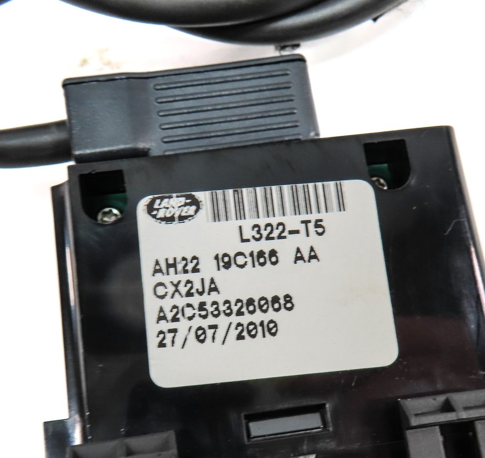 2011 LAND ROVER LR4 (L319) iPOD USB MEDIA MULTIMEDIA INPUT JACK PANEL