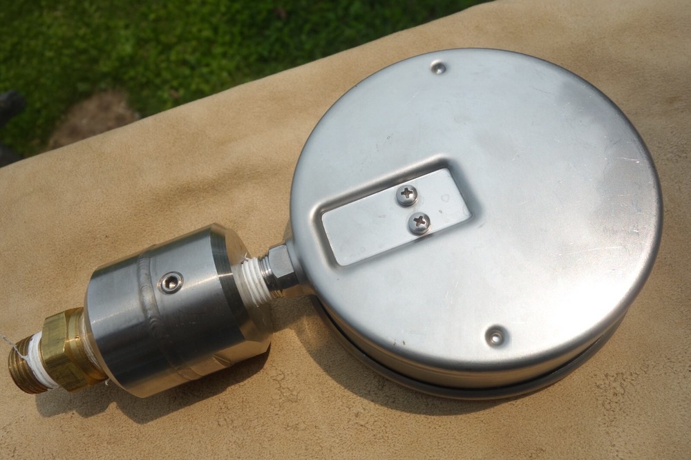 60 psi liquid filled gauge 4" ENFM