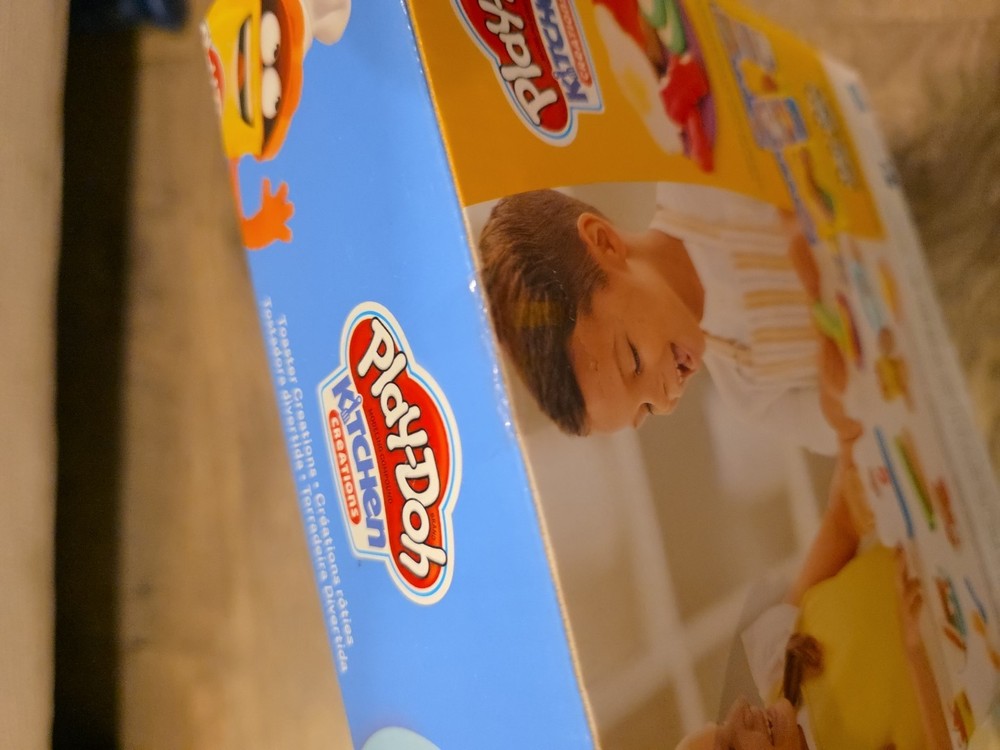 Play-Doh Kitchen Creations Toaster Creations