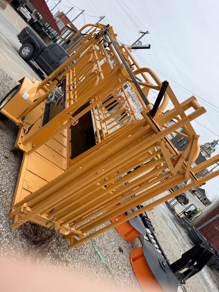 FOR-MOST CATTLE CHUTE PORTABLE 375