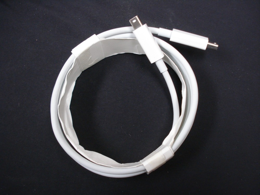 OEM Genuine Apple 6' (2m) Thunderbolt 2 Cable A1410 MD861LL/A (open box)