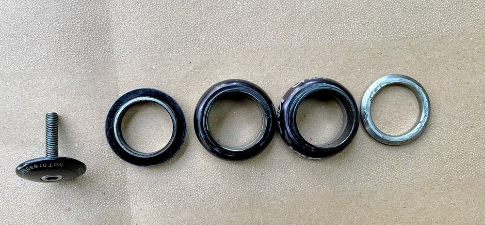 Chris King "NoThreadSet" 1 1/8 Headset (Black)