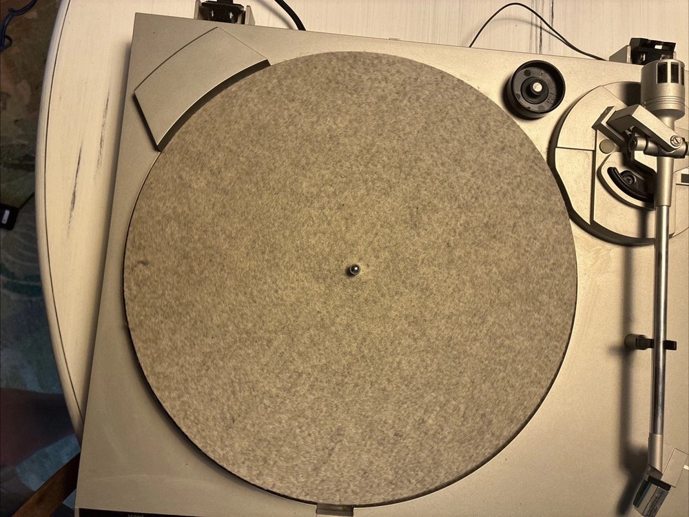 TECHNICS TURNTABLE SL-B200 needs belt and cleaning