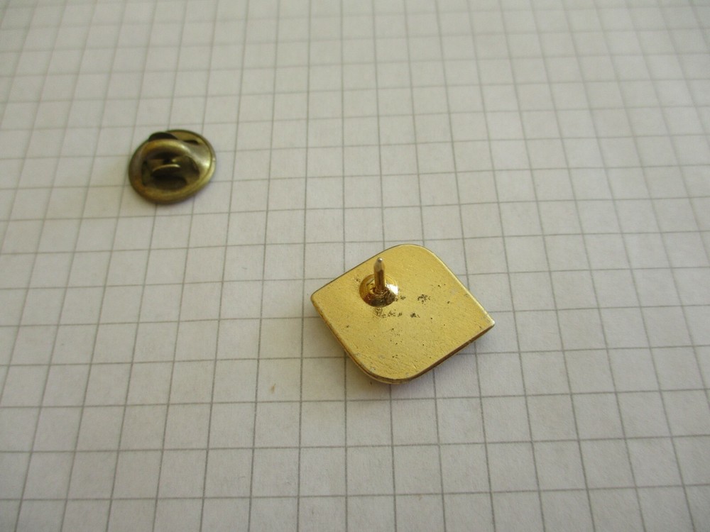 SEAT LOGO VINTAGE PIN PRIVATE COLLECTION us2