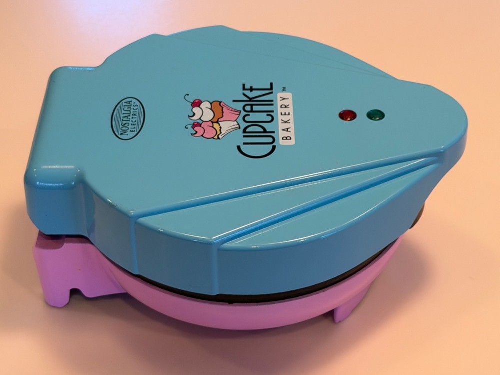 Nostalgia Electrics MINI CUPCAKE/MUFFIN BAKERY Model CKM100, Pre-owned & Working