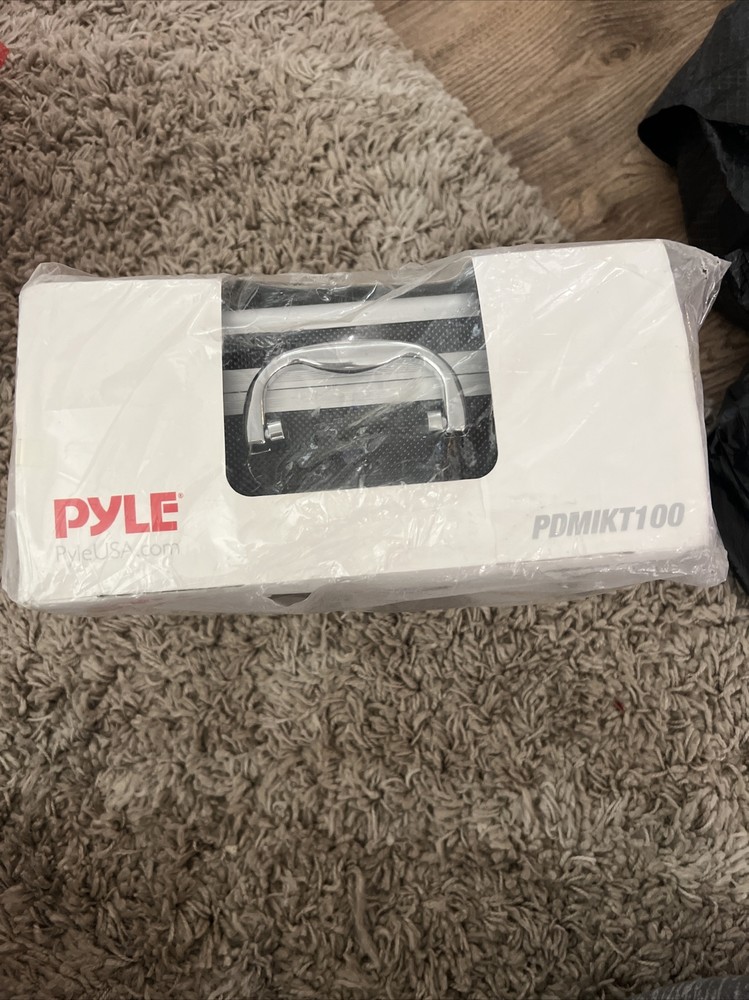 Brand New Pyle USB Computer Streaming Microphone Kit for Podcasts (PDMIKT100)