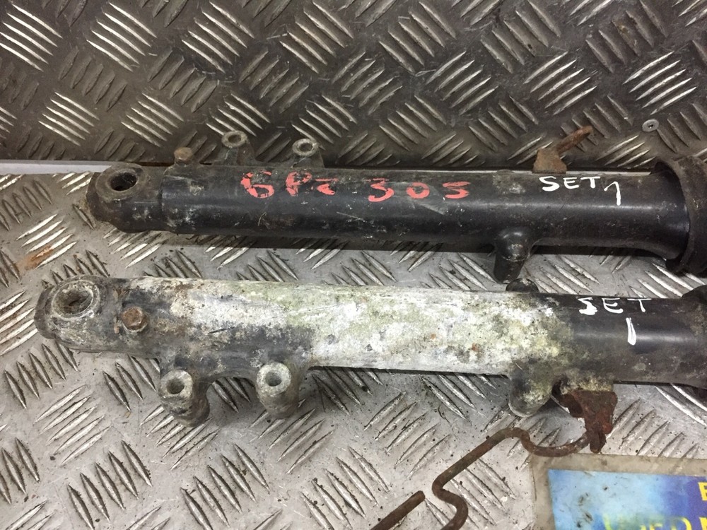 KAWASAKI GPZ305 fork legs 1988