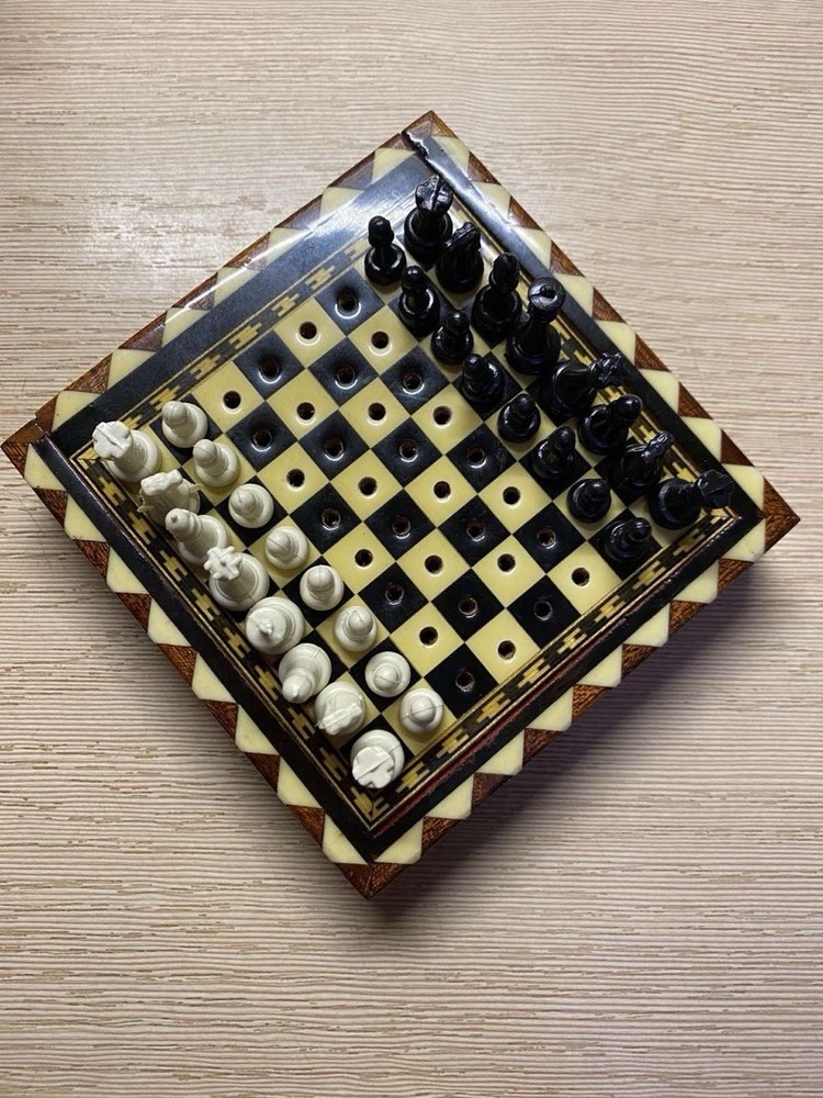 Vintage Travel Chess, Spain