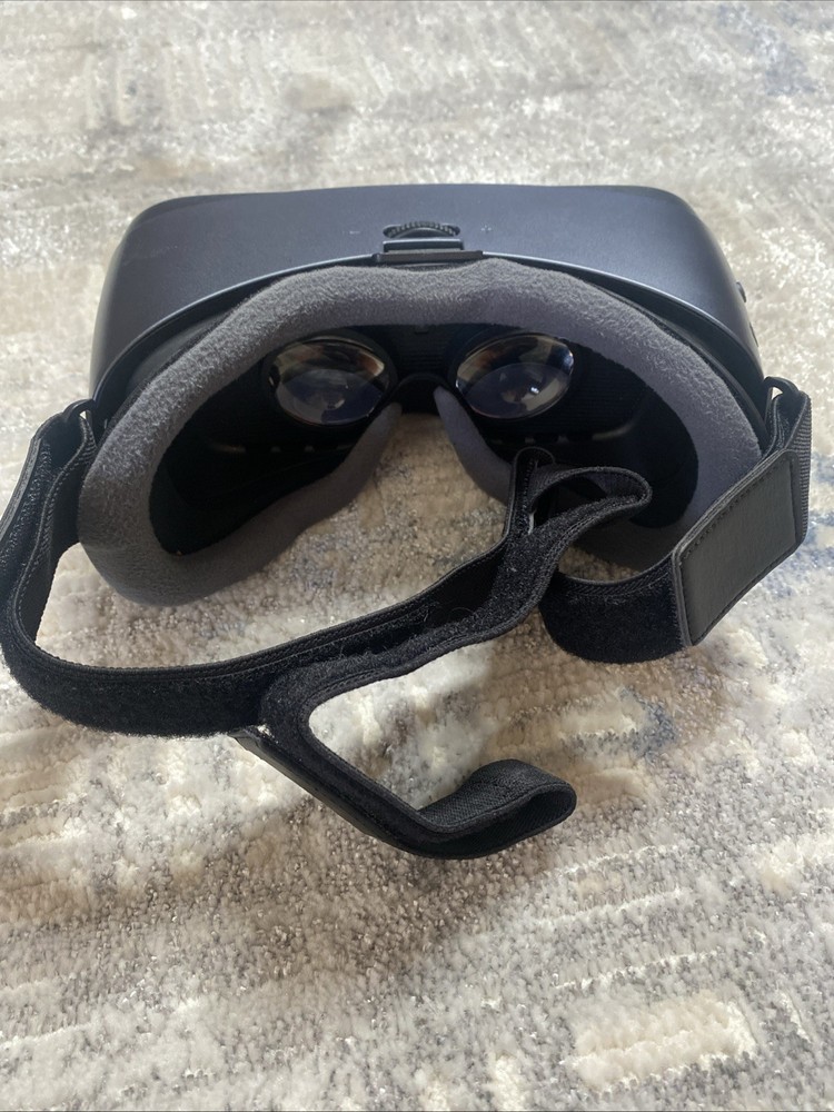 Samsung Gear VR SM-R324 With Controller