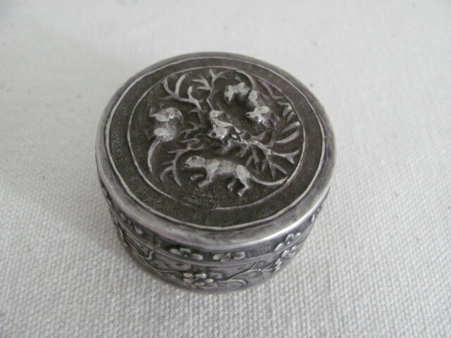 Antique Chinese Export Silver Repoussed Round Box / Container