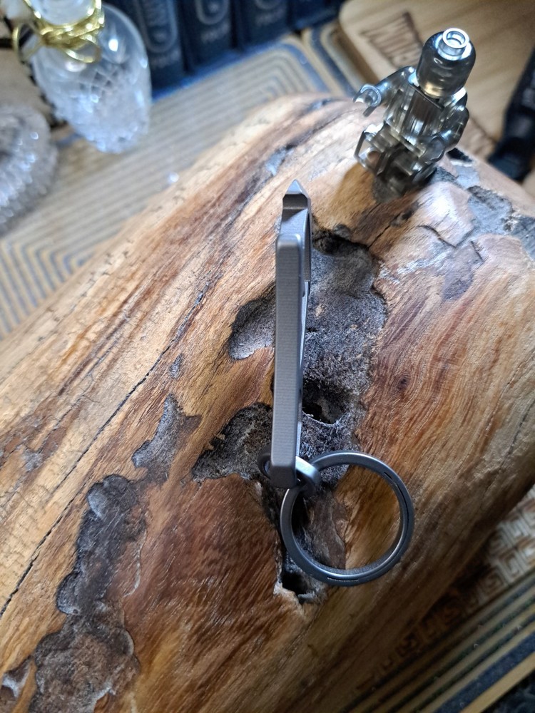 EDC TITANIUM MULTI-TOOL CARABINER KEYCHAIN