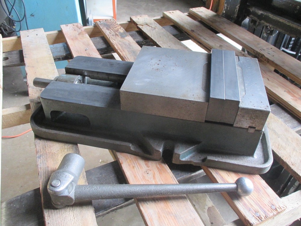 USED D80 Kurt 8" Milling Machine Vise with Handle