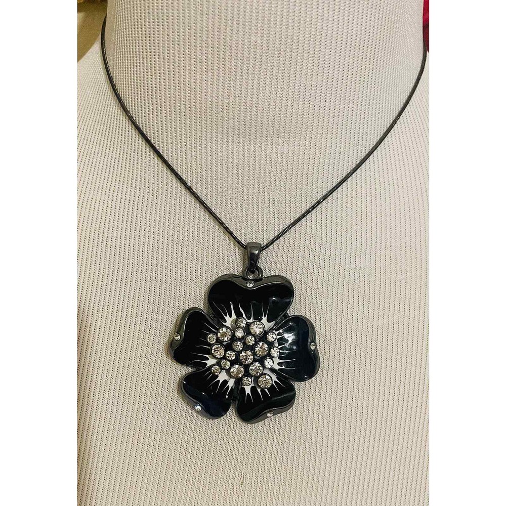 Flower Pendant Necklace
