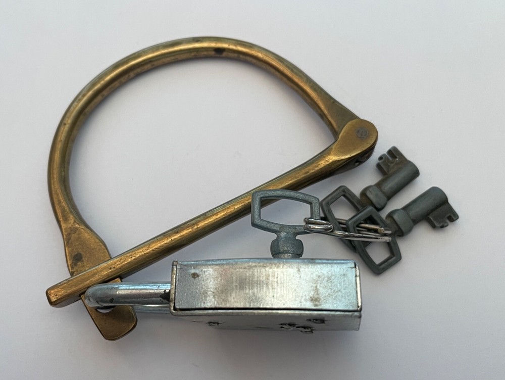 Handle/Closure + Padlock for Military Bag (L234)