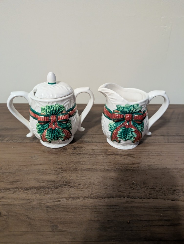 Inspirado Deck The Holly creamer & sugar bowl - EUC