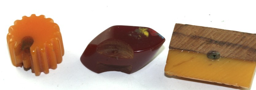 3 DIFFERENT VINTAGE SIMICHROME TESTED BAKELITE BUTTONS WOOD