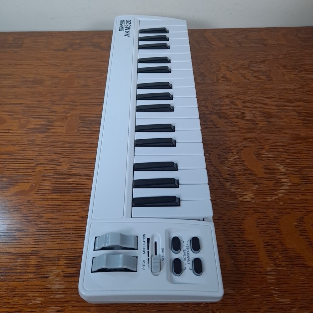 midiplus AKM320 Midi Keyboard Controller USB - White