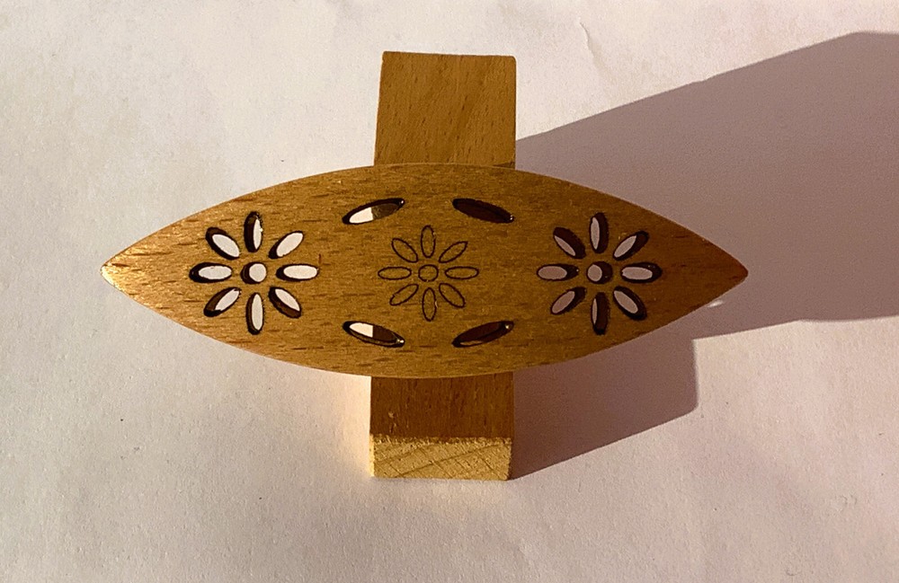 Tatting shuttle beech with cutouts 3 inch long