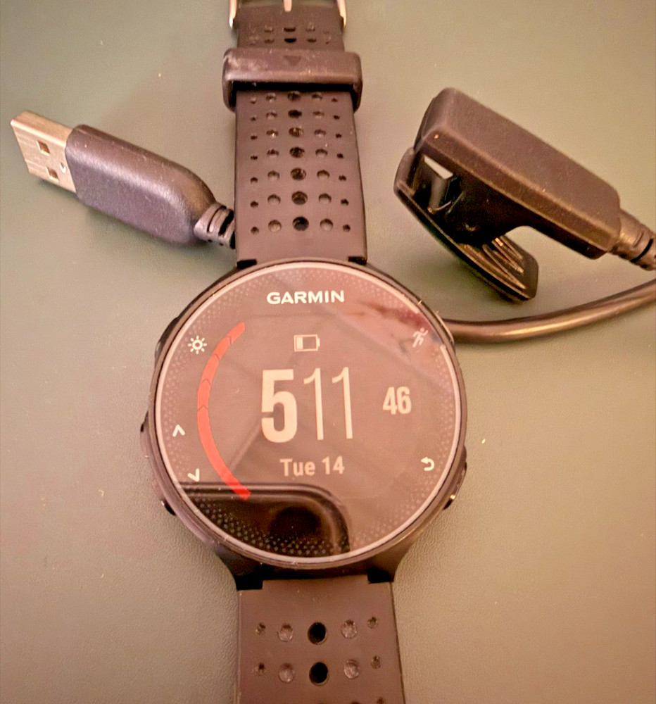 Garmin forerunner 235 watch with charger