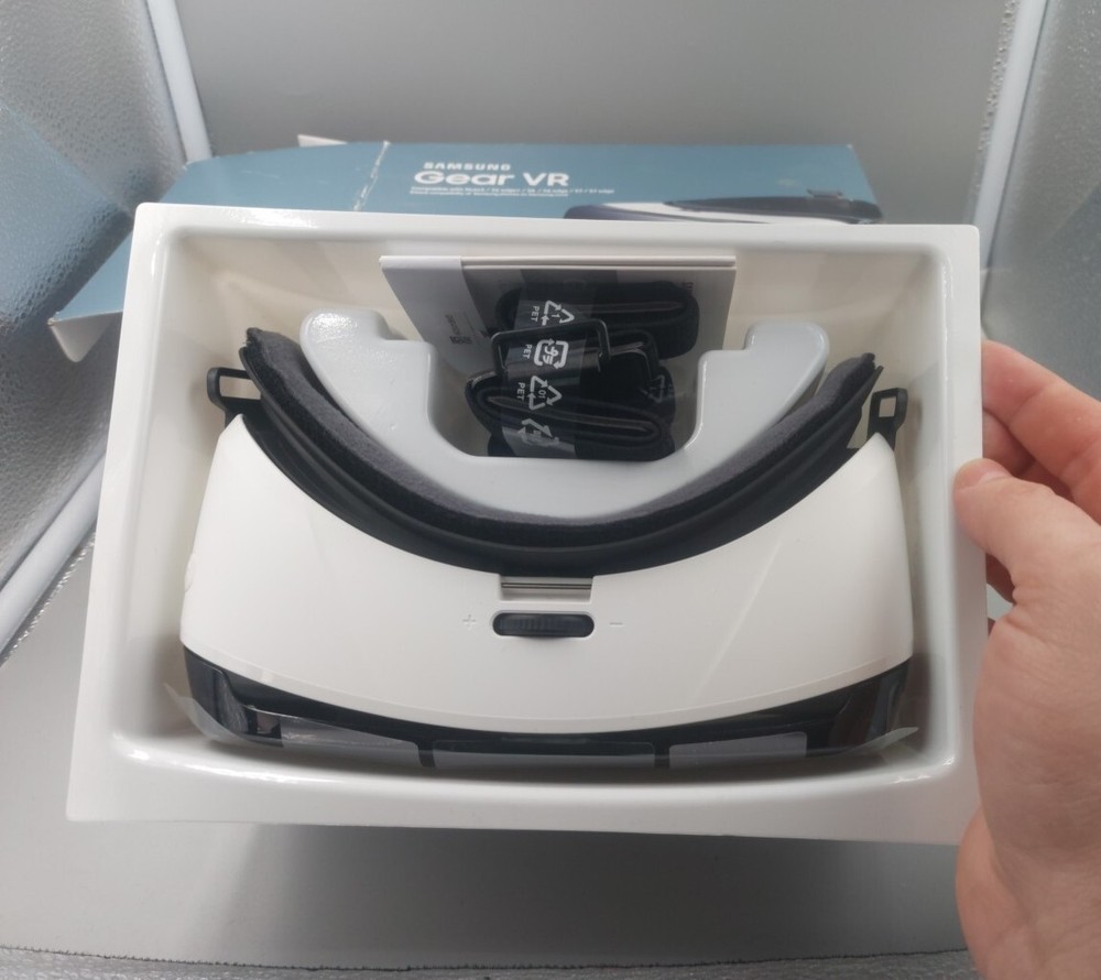 Samsung Gear VR Powered by Oculus - New, Open Box