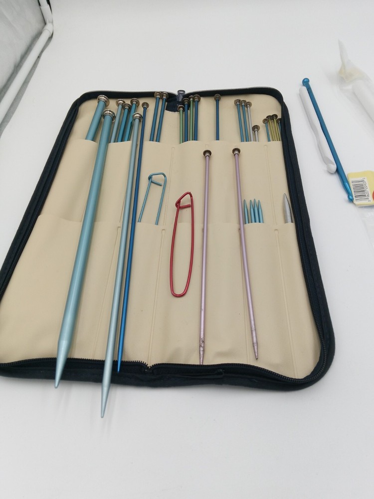 Boye Knitting Needles Set With Case And Accessories