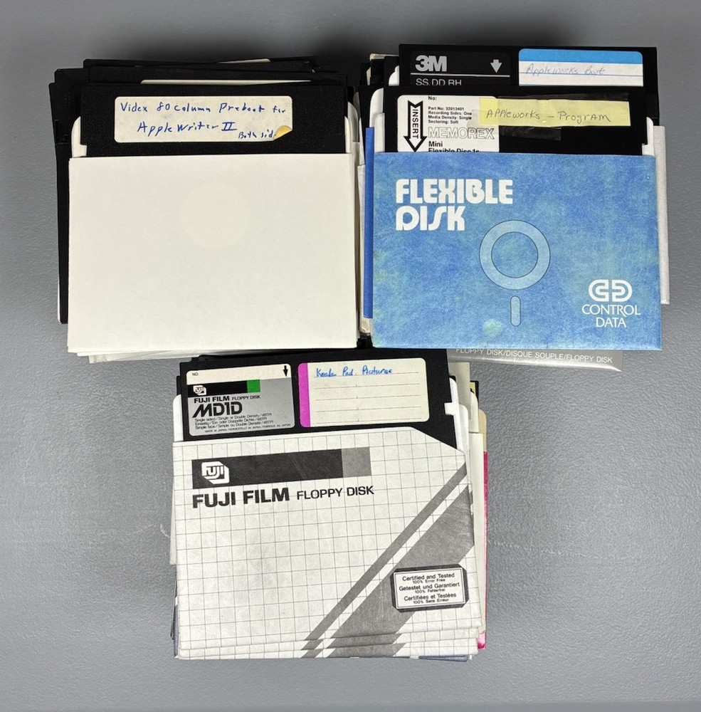 5.25 Floppy disks - 350+ Disks (Apple II/Commodore) - untested