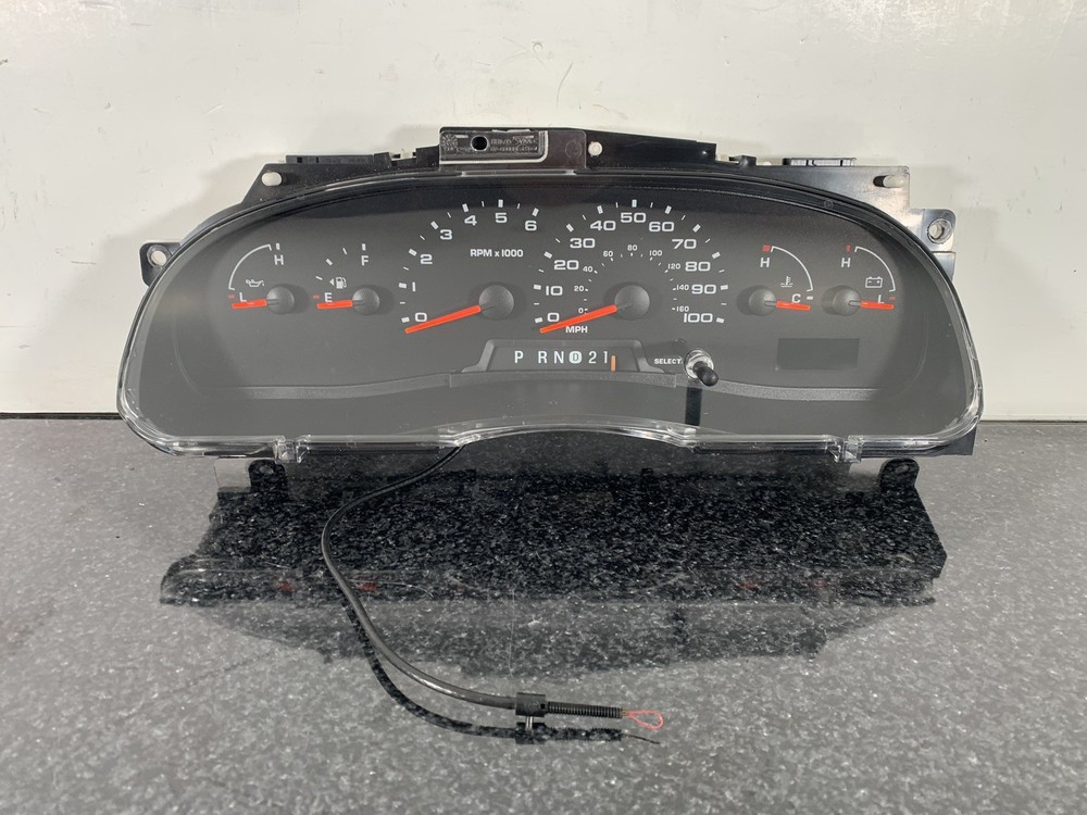 Speedometer Instrument Cluster 2006 Ford E150/E250/E350 Van 122,578 Miles