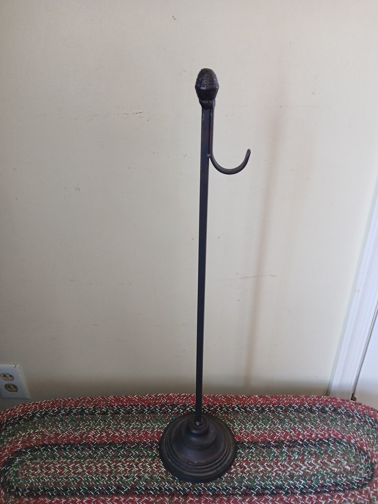Cast Iron Wreath Holder Stand