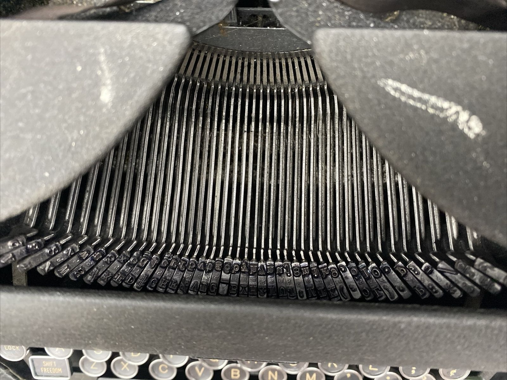 Royal Typewriter Arrow Black with Case