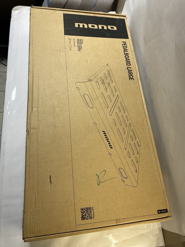 MONO Pedalboard Silver Large 32” X 16” X 3.7”