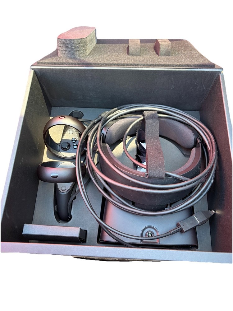 Oculus Rift S VR Headset PC Gaming Bundle w/ Controllers & Cables Tested Working