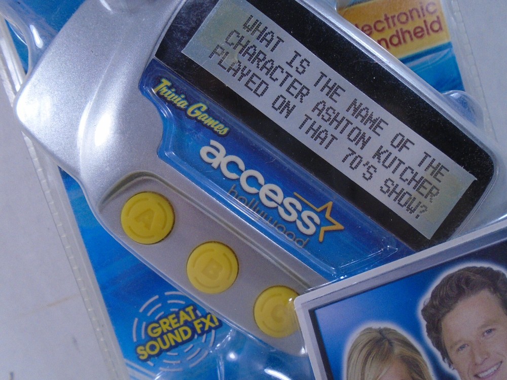 IRWIN TOY--ELECTRONIC ACCESS HOLLYWOOD HANDHELD TRIVIA GAME (NEW)