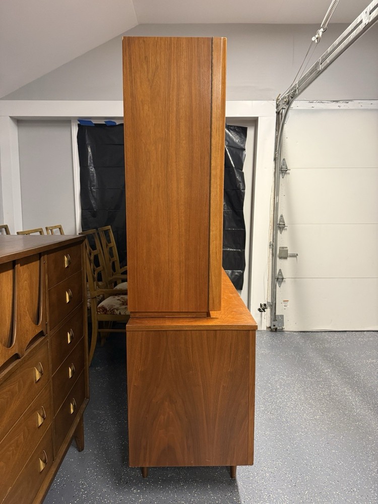 Mid Century Modern Sideboard and Hutch (c. 1960s)