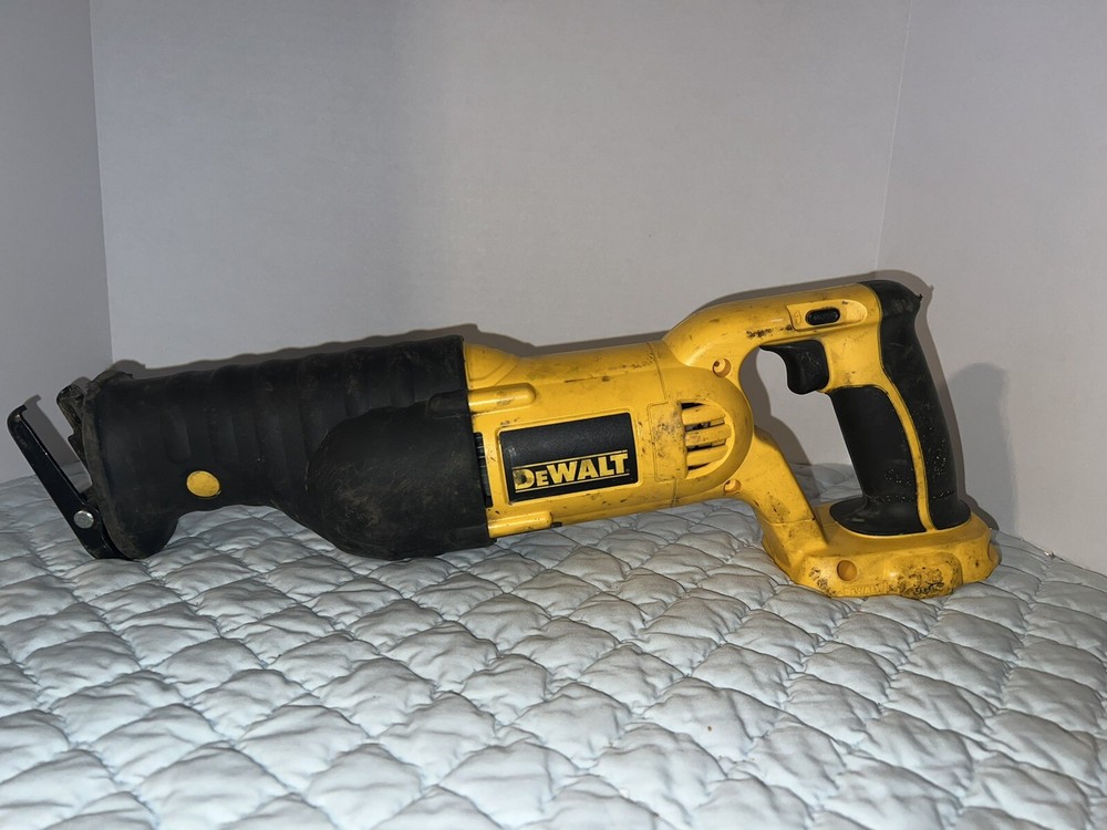 Impact drills dewalt Multiple items please see pictures and description