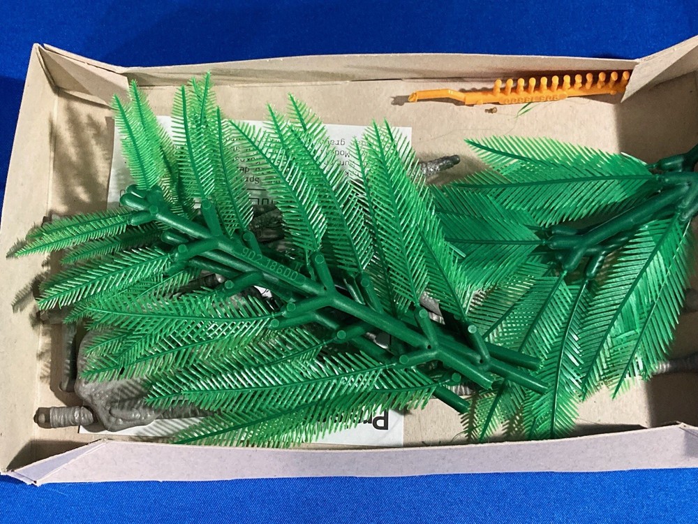 Preiser 18600, HO Scale 4 Palm Trees Unassembled Plastic Model Kit