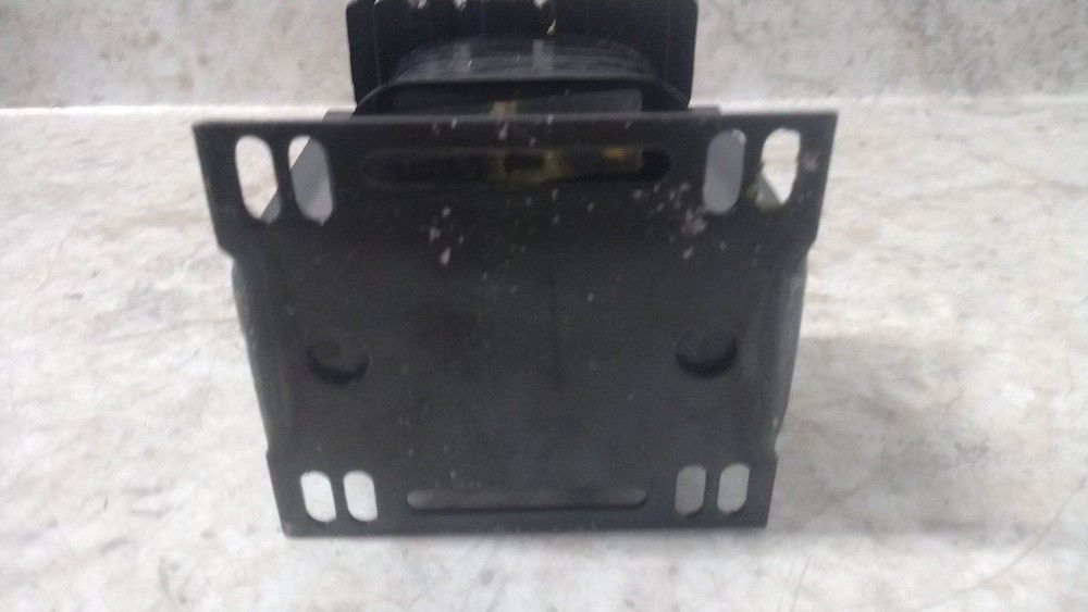 Square D 9070T75D14 208VAC Input 24VAC Output 75VA Control Transformer