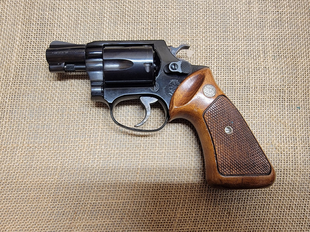 Original Smith & Wesson J Frame Square Butt Presentation " Target " Grips NICE