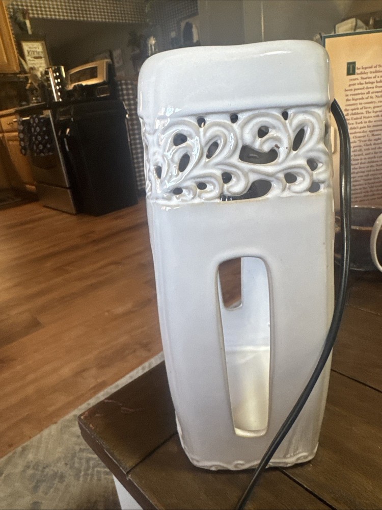 Stone Scroll White & Beige Candle Warmer