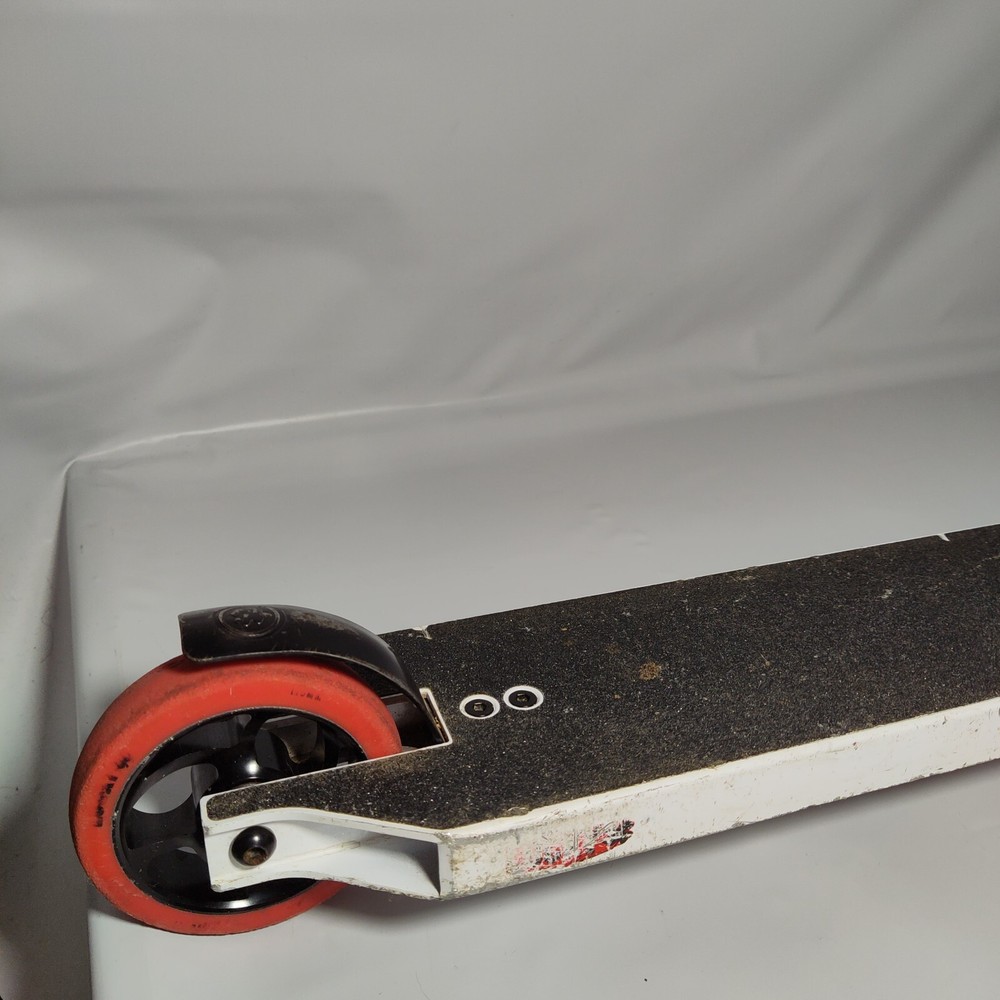 LUCKY CREW Scooter 2018 WHITE & RED - Good Condition!