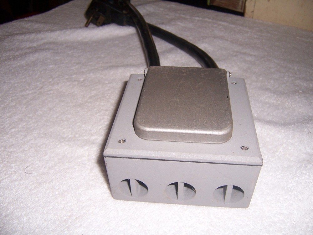 220 Volt Outlet Panel / Splitter Box