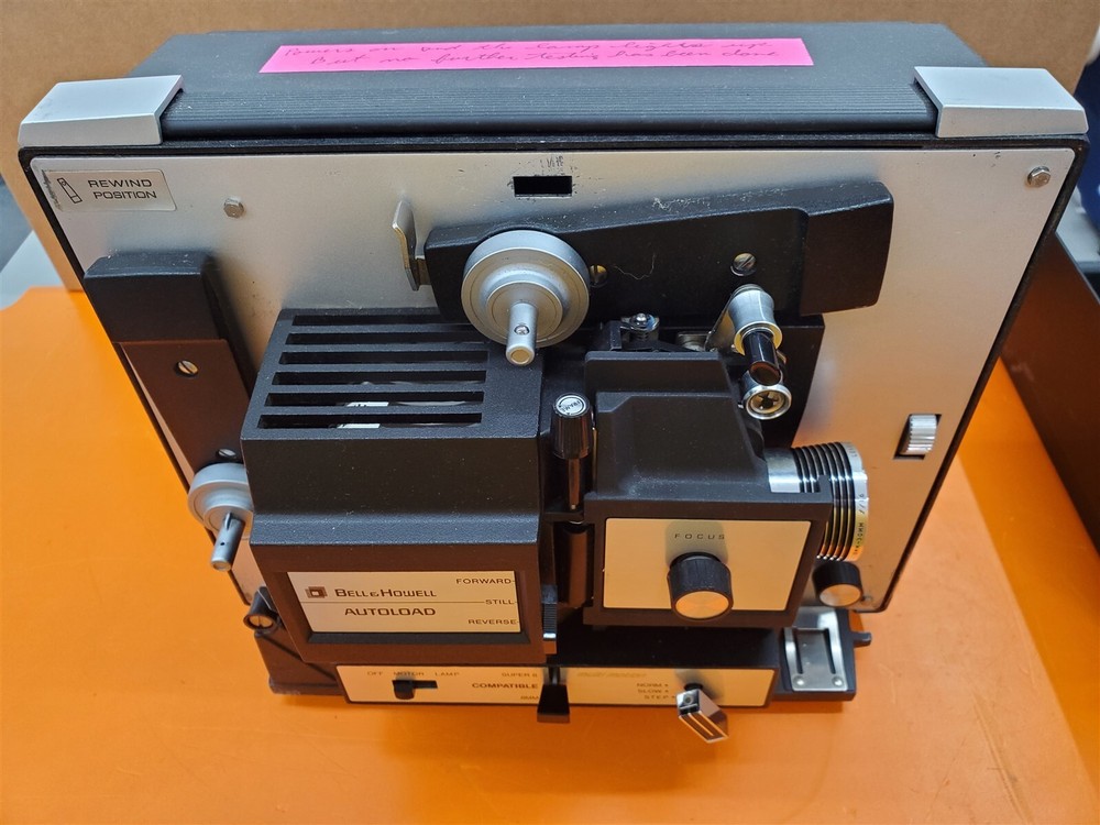 ⭐️⭐️⭐️⭐️⭐️ Bell and Howell 471A Autoload Vintage Projector **READ**