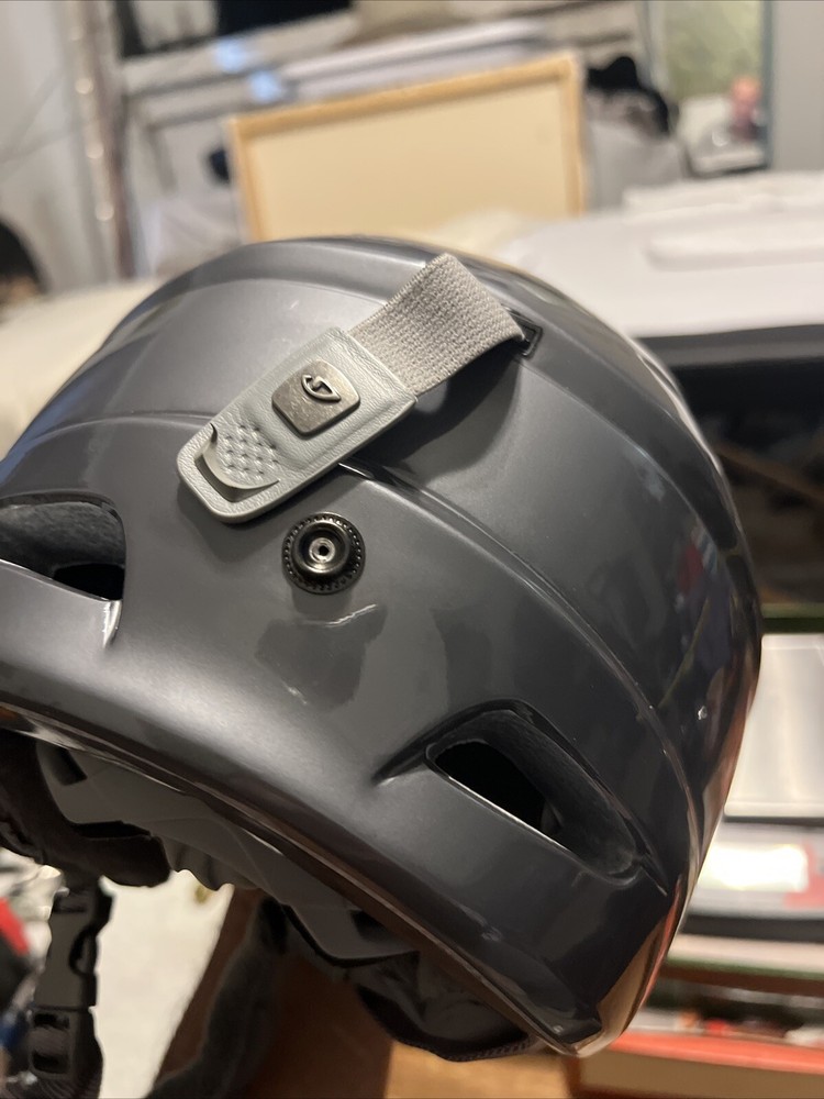 2 giro ski helmet medium Gray