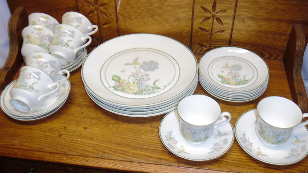 Royal Albert Bone China Small Dinner Set - Spring Dawn New Romance