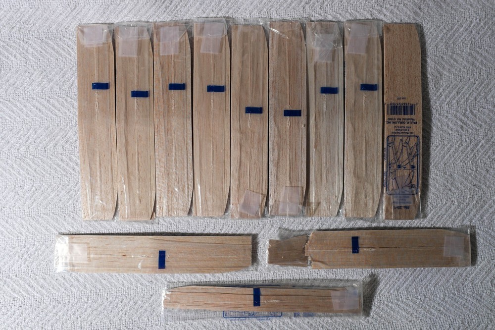 9 New Small Balsa Glider Kit Model Toy Airplanes w/ 3 replacements