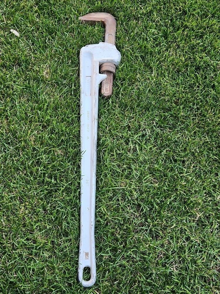 Valley 36" Aluminum Pipe Wrench Rust Proof, Reduced Weight