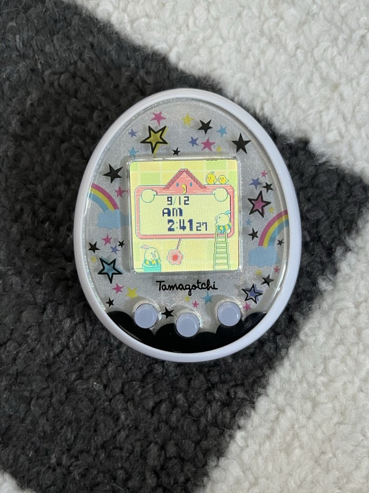 Tamagotchi on Magic White Used