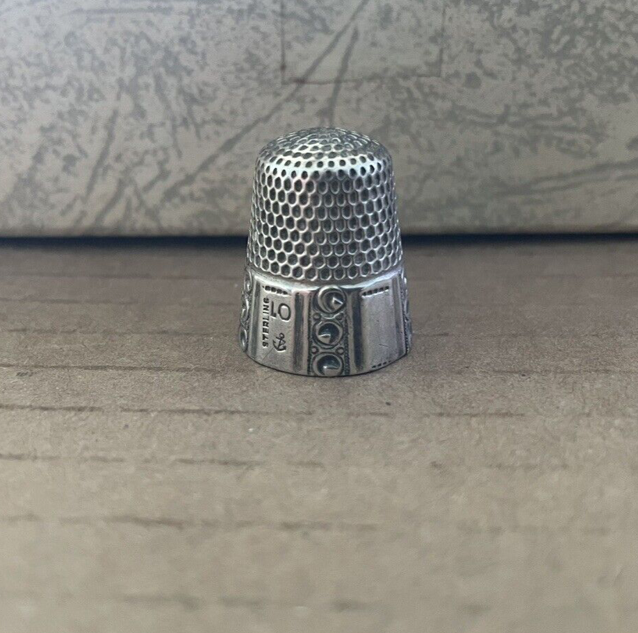 Vintage STERLING SILVER Sewing Thimble Ornate Panel marked Anchor Hallmark #2