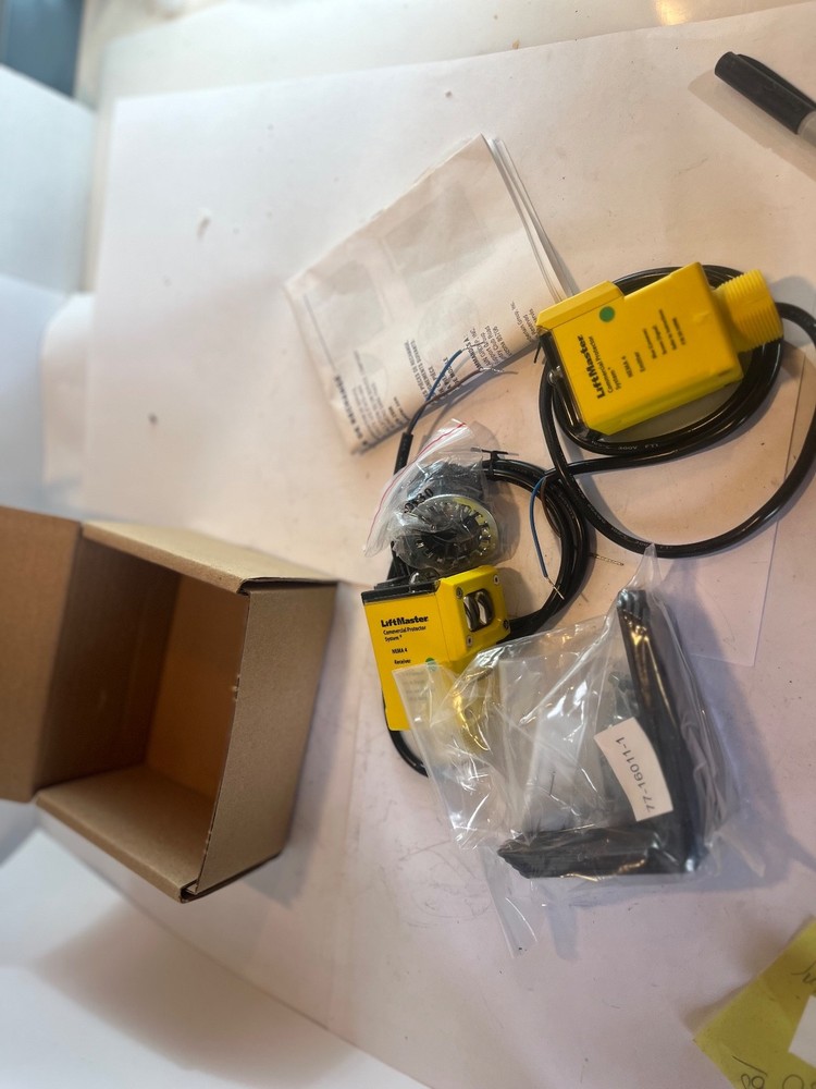 LIFT MASTER  CPS UN-4    GARAGE DOOR SENSOR